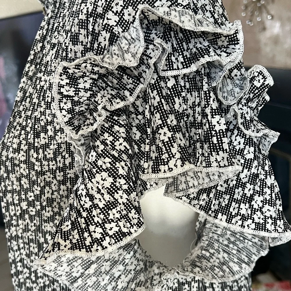 GREIGE WHITE/BLACK FLORAL BLOUSE - Picture 5 of 7
